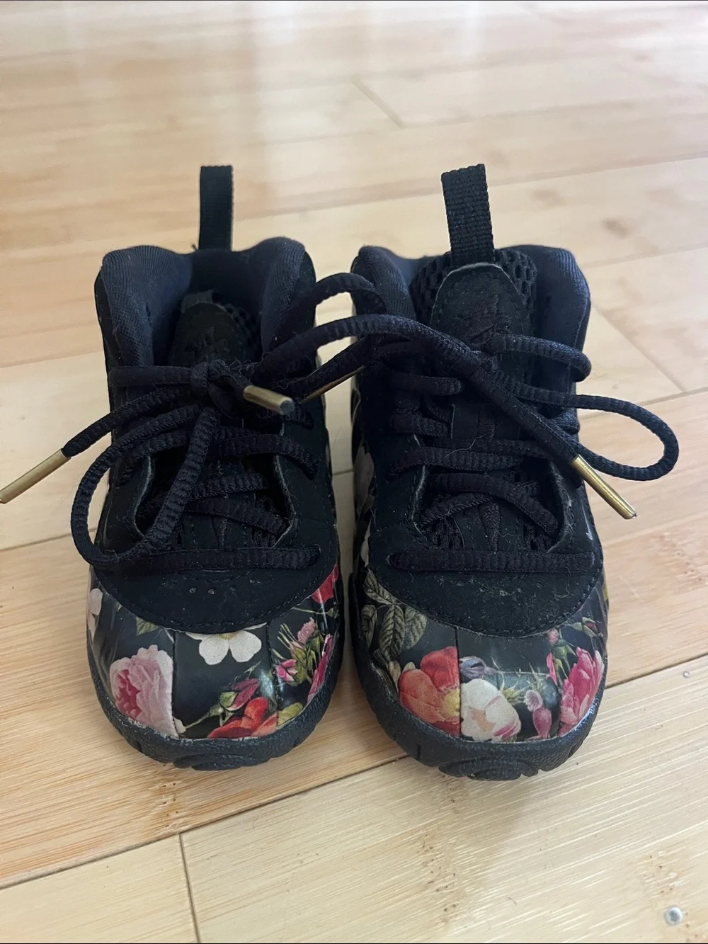 Nike Toddler Black Floral Lace-Up Sneakers
